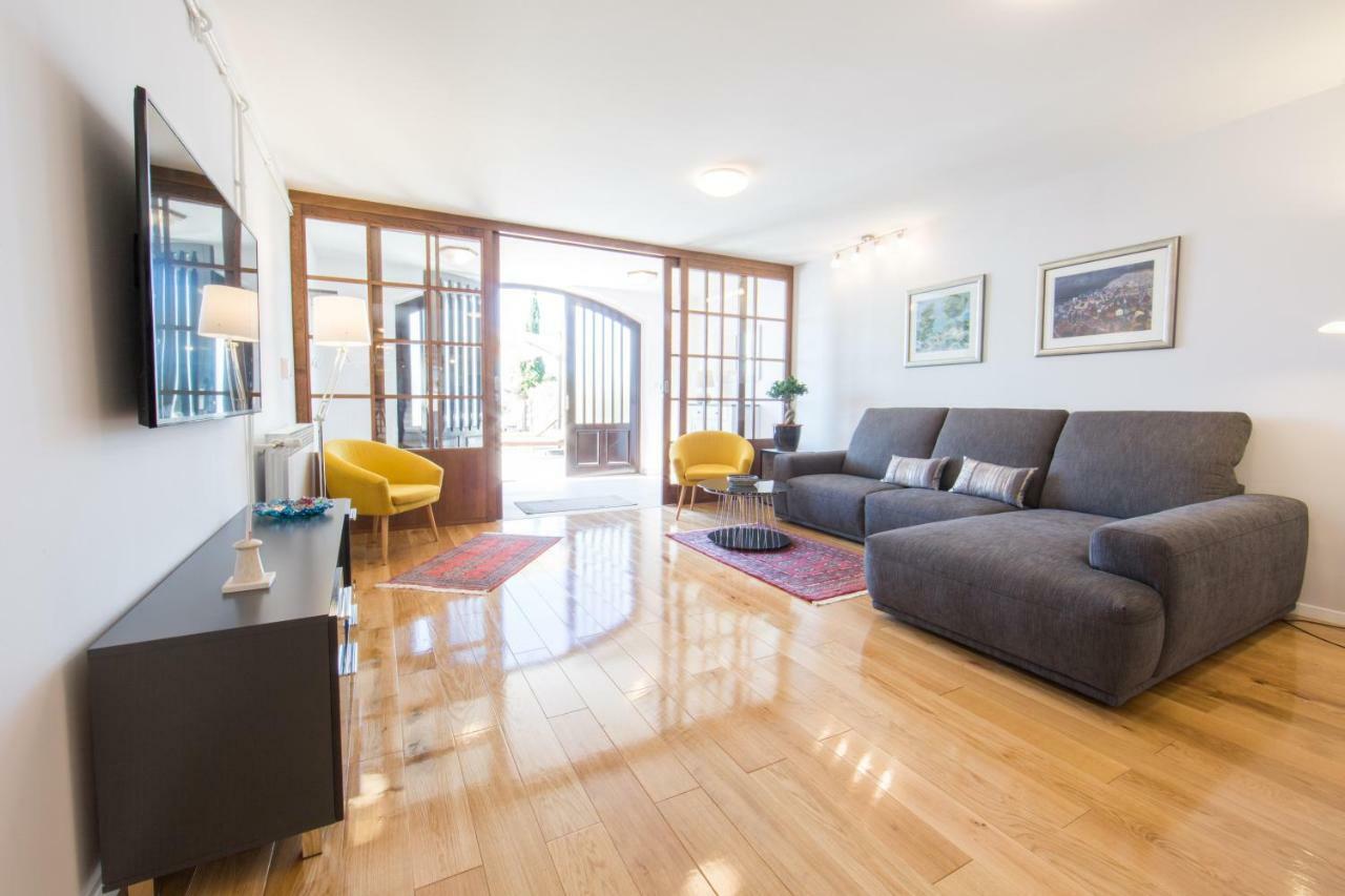 Melody M Apartment With Private Pool Split Extérieur photo