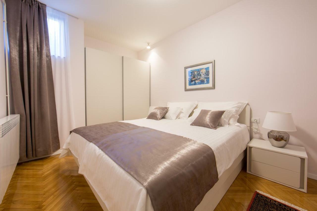 Melody M Apartment With Private Pool Split Extérieur photo