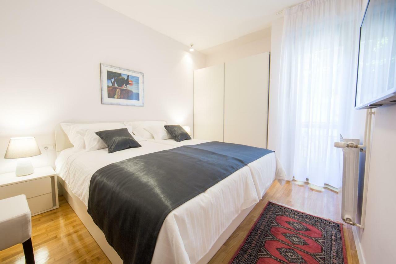 Melody M Apartment With Private Pool Split Extérieur photo